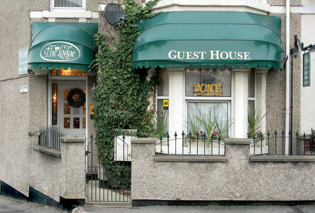 The Lodge Swindon Exterior photo