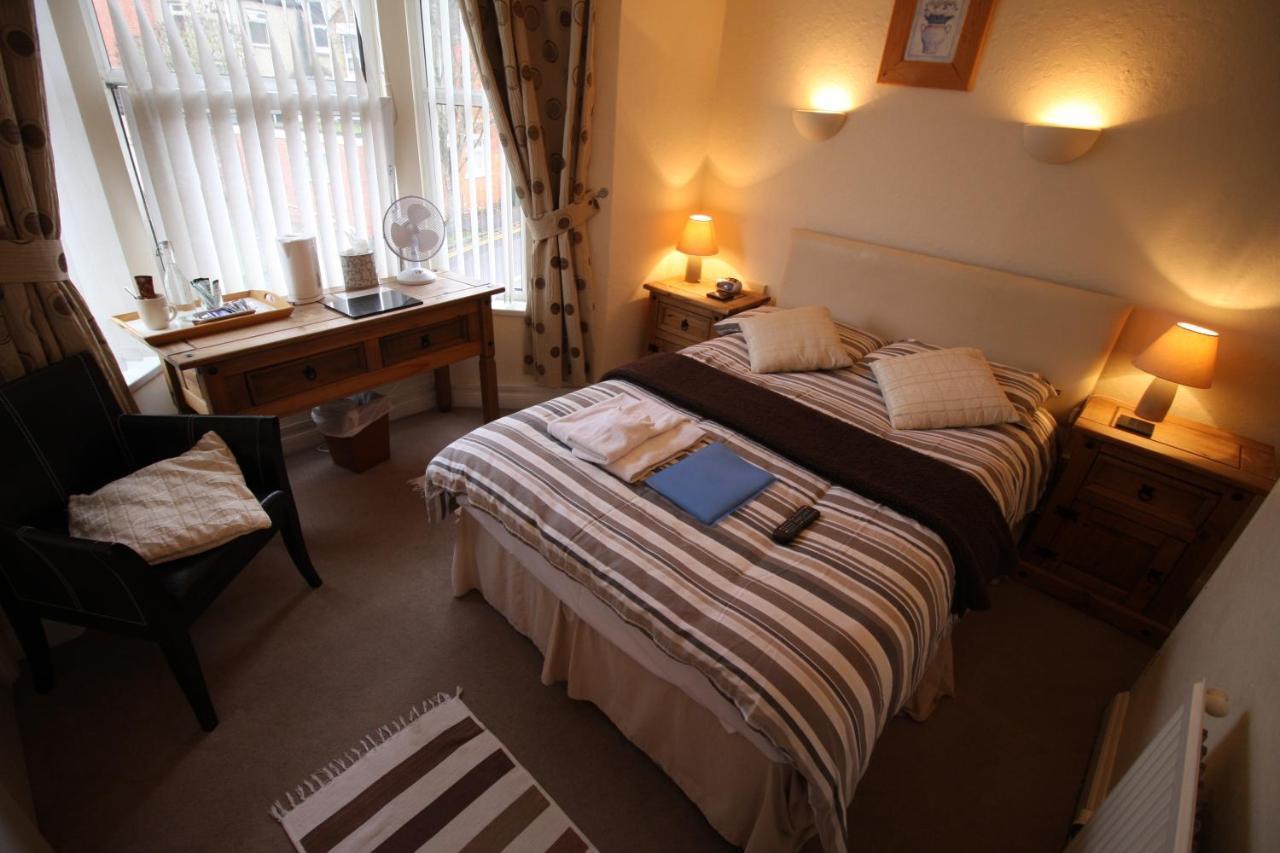 The Lodge Swindon Exterior photo