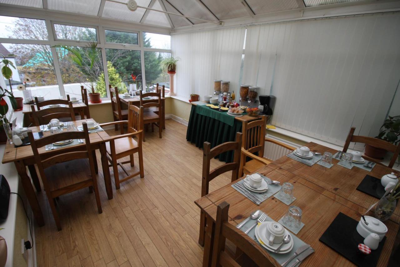 The Lodge Swindon Exterior photo