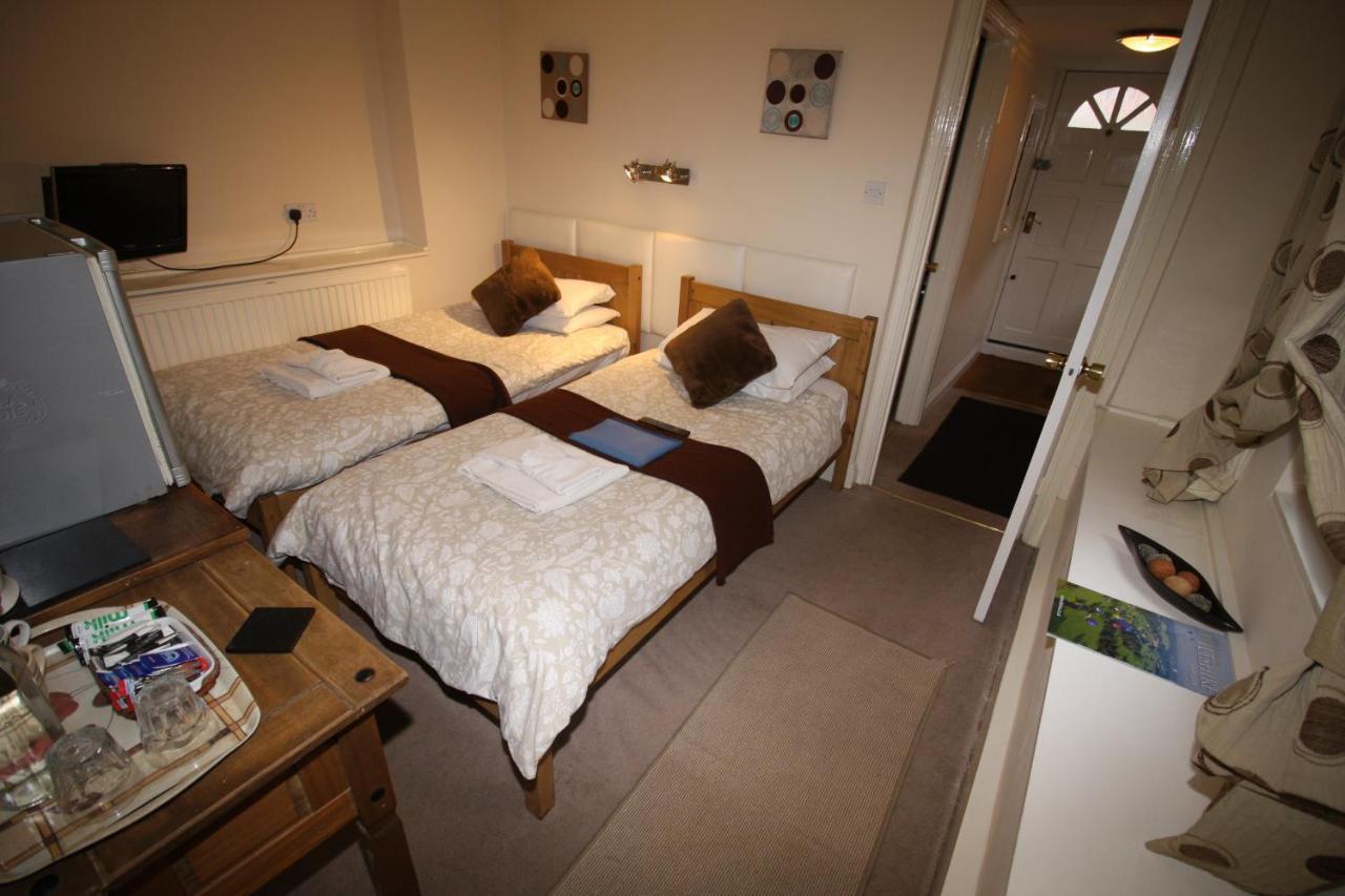 The Lodge Swindon Exterior photo