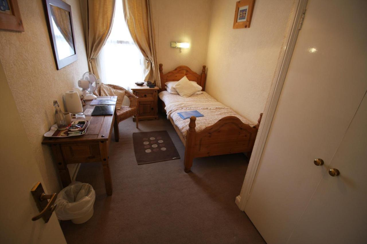 The Lodge Swindon Exterior photo